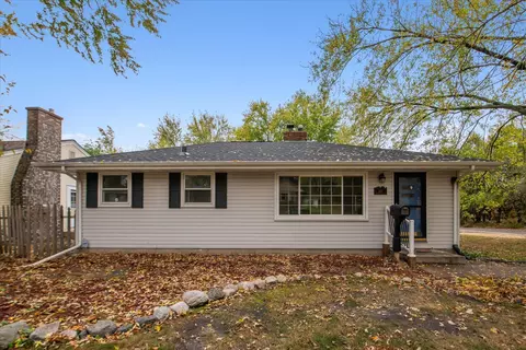 565 Frontenac Pl, Saint Paul, MN 55104