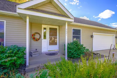 2621 Fairlawn Dr, Stillwater, MN 55082
