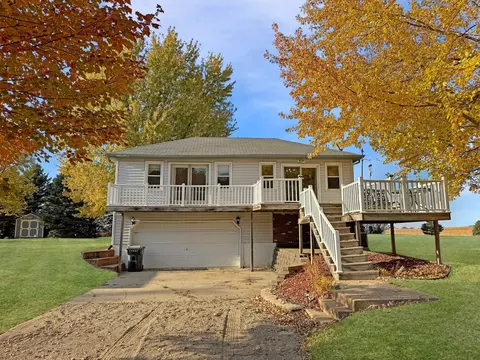 85 Lakeview Dr, Slayton, MN 56172