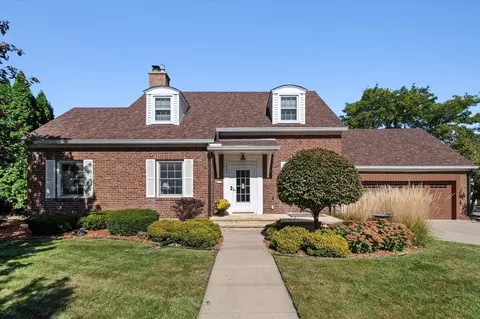 1465 Highland Pkwy, Saint Paul, MN 55116