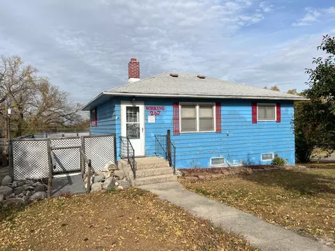 247 E Sorenson Ave, Appleton, MN 56208