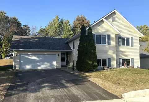 1117 Peterson Dr, Northfield, MN 55057