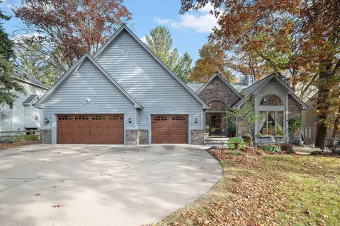 4634 Parkcliff Dr, Eagan, MN 55123