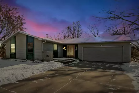 9705 Garrison Way, Eden Prairie, MN 55347