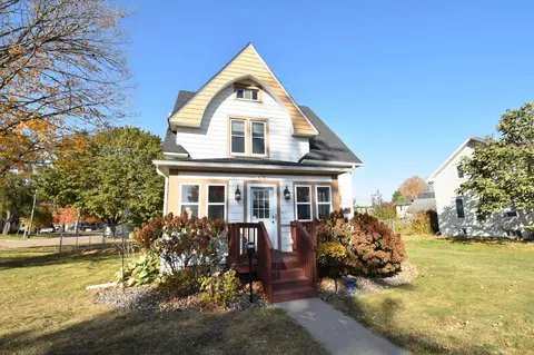 678 W 4th St, Zumbrota, MN 55992