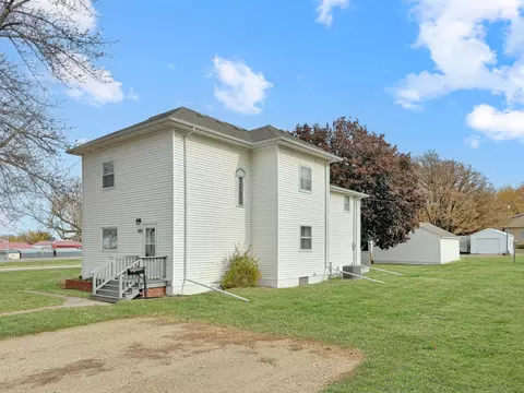 448 7th St, Tracy, MN 56175 photo 2