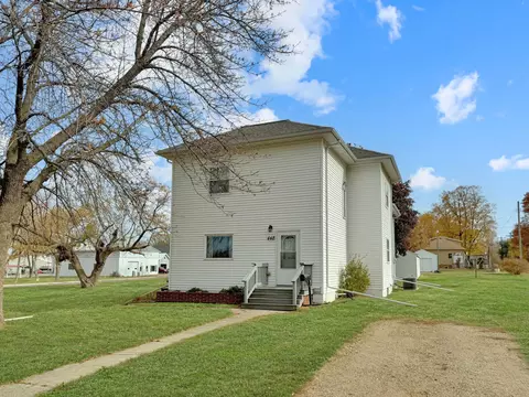 448 7th St, Tracy, MN 56175
