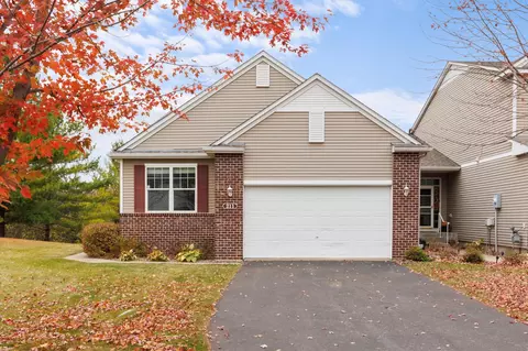 211 River Woods Dr W, Saint Paul Park, MN 55071