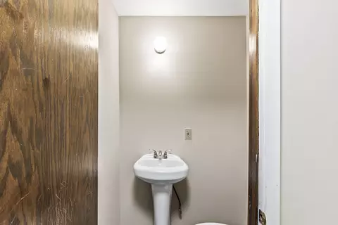 Bath - 11136 Xavier Rd, Bloomington, MN 55437 photo 2 of 2
