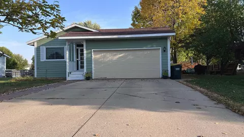 1200 Dana Dr SE, Willmar, MN 56201 photo 2