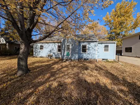 221 Division Ave SW, Hutchinson, MN 55350