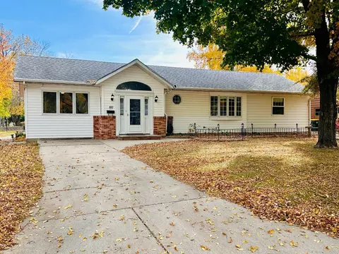 921 Hill Rd, Willmar, MN 56201