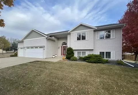105 Maverick Dr, Mankato, MN 56001