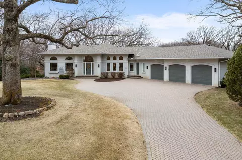 10610 Poppitz Ln, Chaska, MN 55318