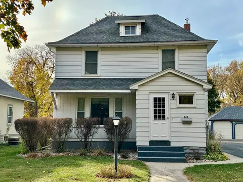 525 7th St NW, Willmar, MN 56201