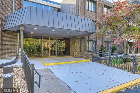 3412 Oak Ridge Rd #110, Minnetonka, MN 55305