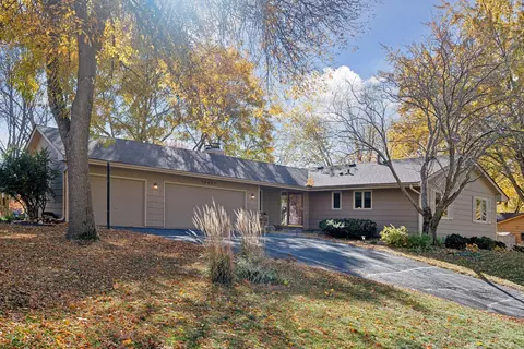 19057 Lotus View Dr, Eden Prairie, MN 55346