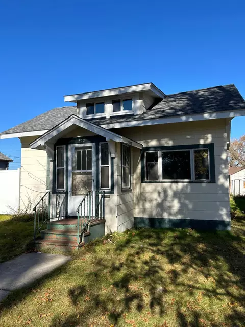322 10th St NW, Chisholm, MN 55719