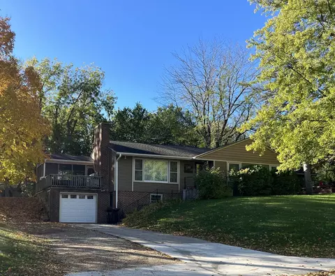 836 Highland Rd, Windom, MN 56101
