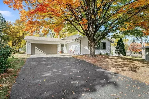 8718 Leeward Cir, Eden Prairie, MN 55344