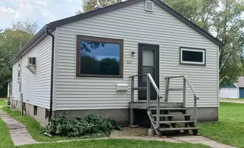 421 9th St, International Falls, MN 56649