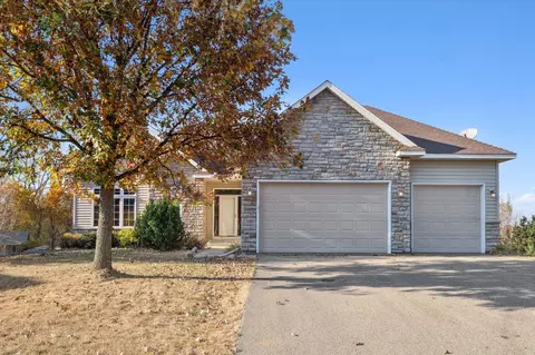 1001 Fairway Dr SE, New Prague, MN 56071