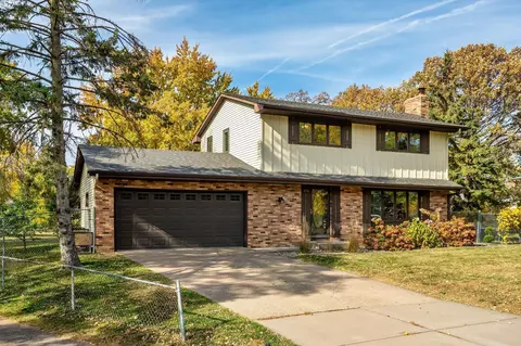 1196 Woodhill Dr, Woodbury, MN 55125