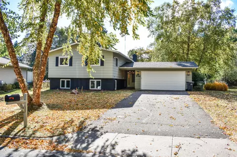 724 Heather Dr, Shoreview, MN 55126