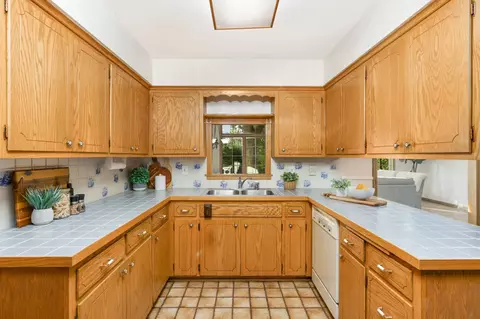 6312 Peacedale Ave, Edina, MN 55424 photo 8