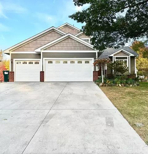 10221 President Dr NE, Blaine, MN 55434