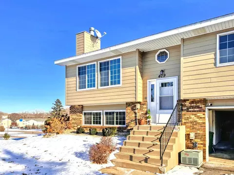 409 Dorland Rd S, Maplewood, MN 55119