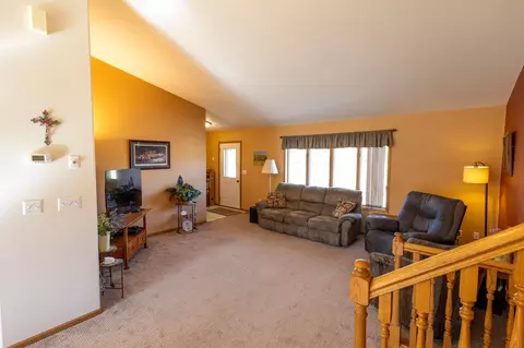 400 E Lyon St, Marshall, MN 56258 photo 4