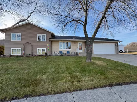 400 E Lyon St, Marshall, MN 56258