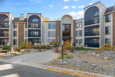 9550 Collegeview Rd #217, Bloomington, MN 55437