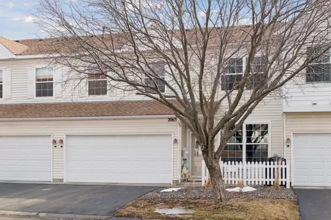 2063 Blue Sage Ln W, Chanhassen, MN 55317