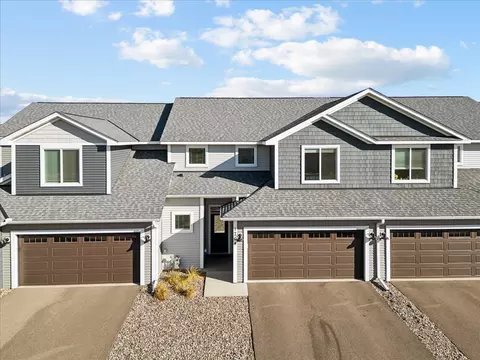 1704 Southpoint Ln, Hudson, WI 54016