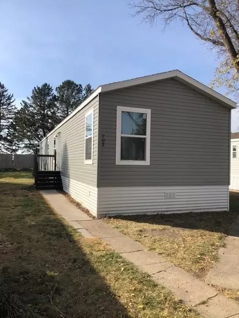 702 15th St W, Glencoe, MN 55336