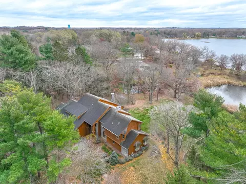 32 E Oaks Rd, North Oaks, MN 55127