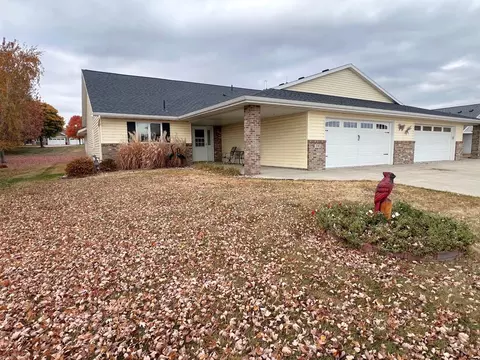 716 Westland Ln, New London, MN 56273