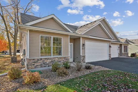 712 Bibeau Ct, Vadnais Heights, MN 55127