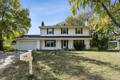 734 Burke Ave E, Maplewood, MN 55117