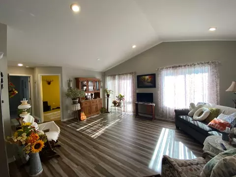 255 8th St NE, Plainview, MN 55964 photo 3