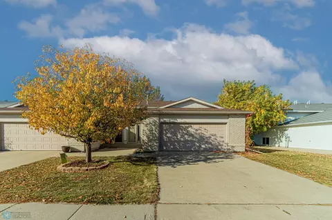 1943 49th St S, Fargo, ND 58103