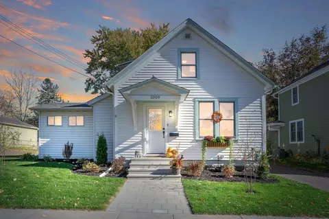 1009 7th St S, Stillwater, MN 55082