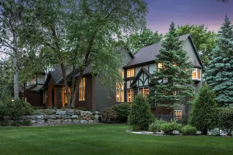 8846 Pheasant Run Rd, Woodbury, MN 55125