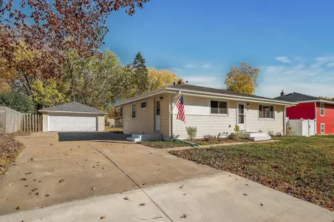 70 Dennis Ln N, Maplewood, MN 55119