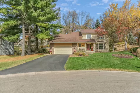 2305 Phylis Ct E, Maplewood, MN 55119