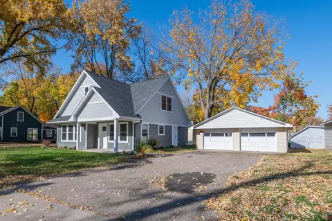 5858 Glenwood Rd, Mound, MN 55364
