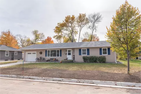 1115 Grace Ave SW, Willmar, MN 56201