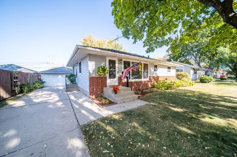 2215 23rd St NW, Rochester, MN 55901